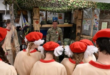 Центр патриотического воспитания получил артефакты с СВО от офицера Гончарова