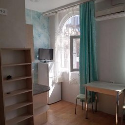 Новинка на рынке недвижимости Сочи студия с зелеными занавесками по выгодной цене