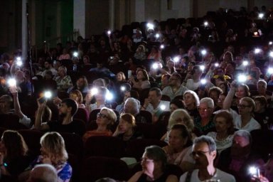 Выступление Валерия Стронского и оркестра в Новороссийске прошло в условиях отключения света