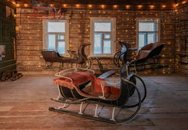 Таруса приглашает на выставку саней